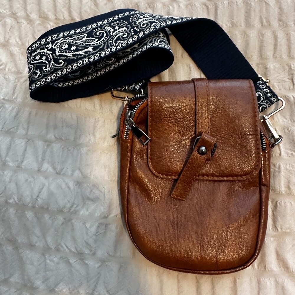 CROSSBODY purse